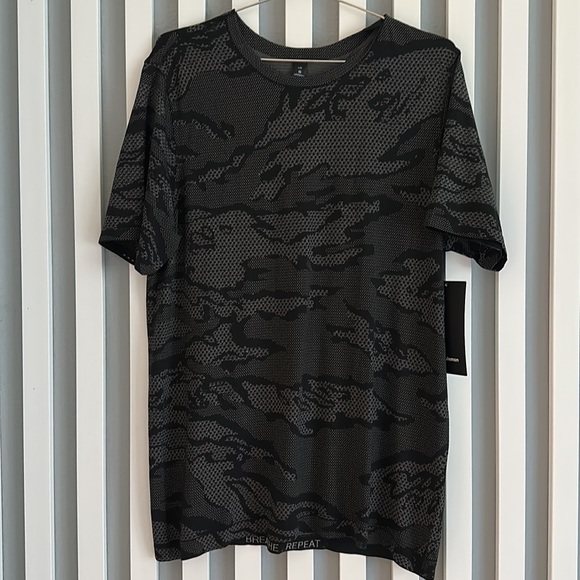 Lululemon Metal Vent Breathe Short Sleeve City Edition
London size Large NWT - Picture 3 of 7